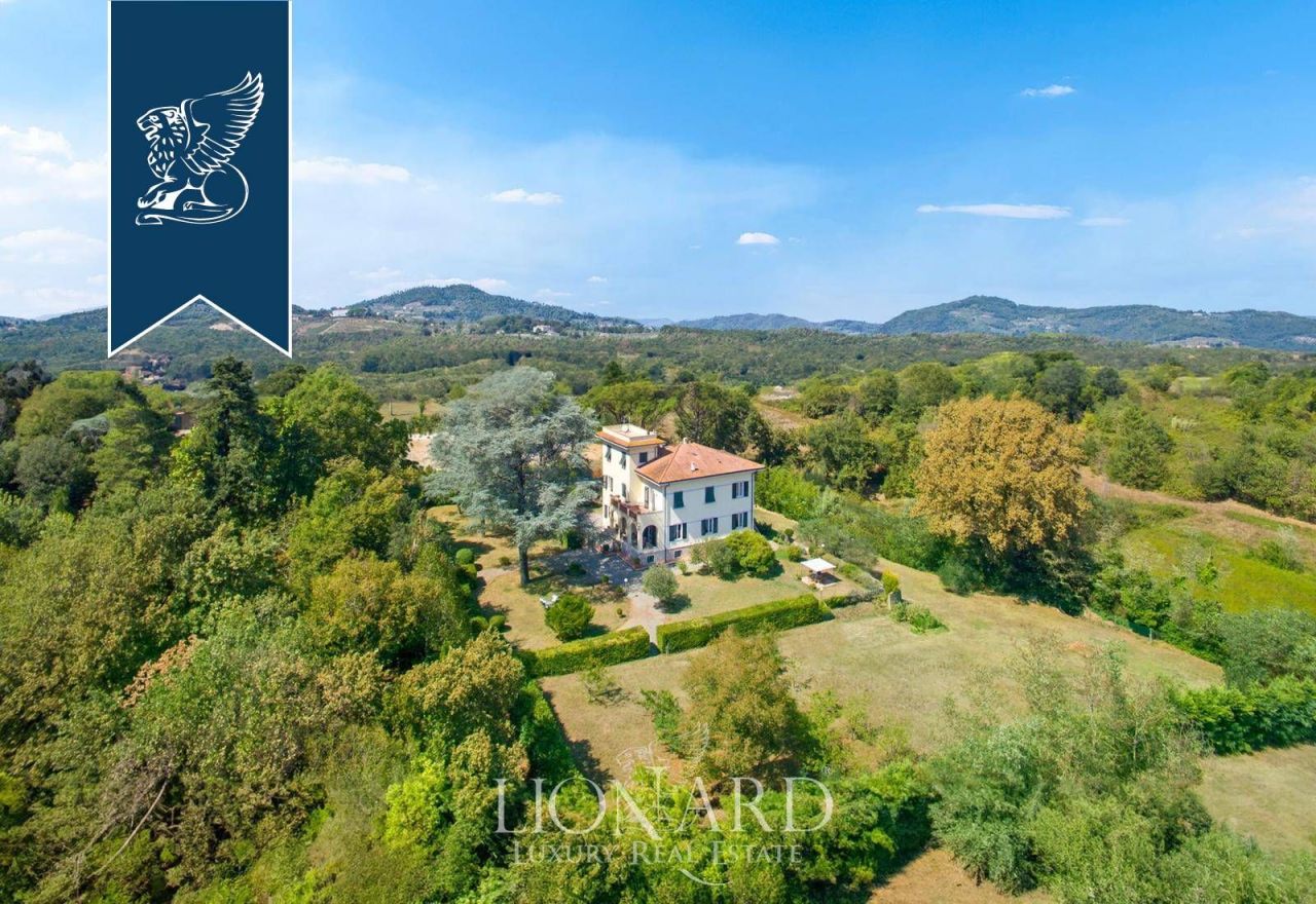 Villa à Lucques, Italie, 600 m² - image 1