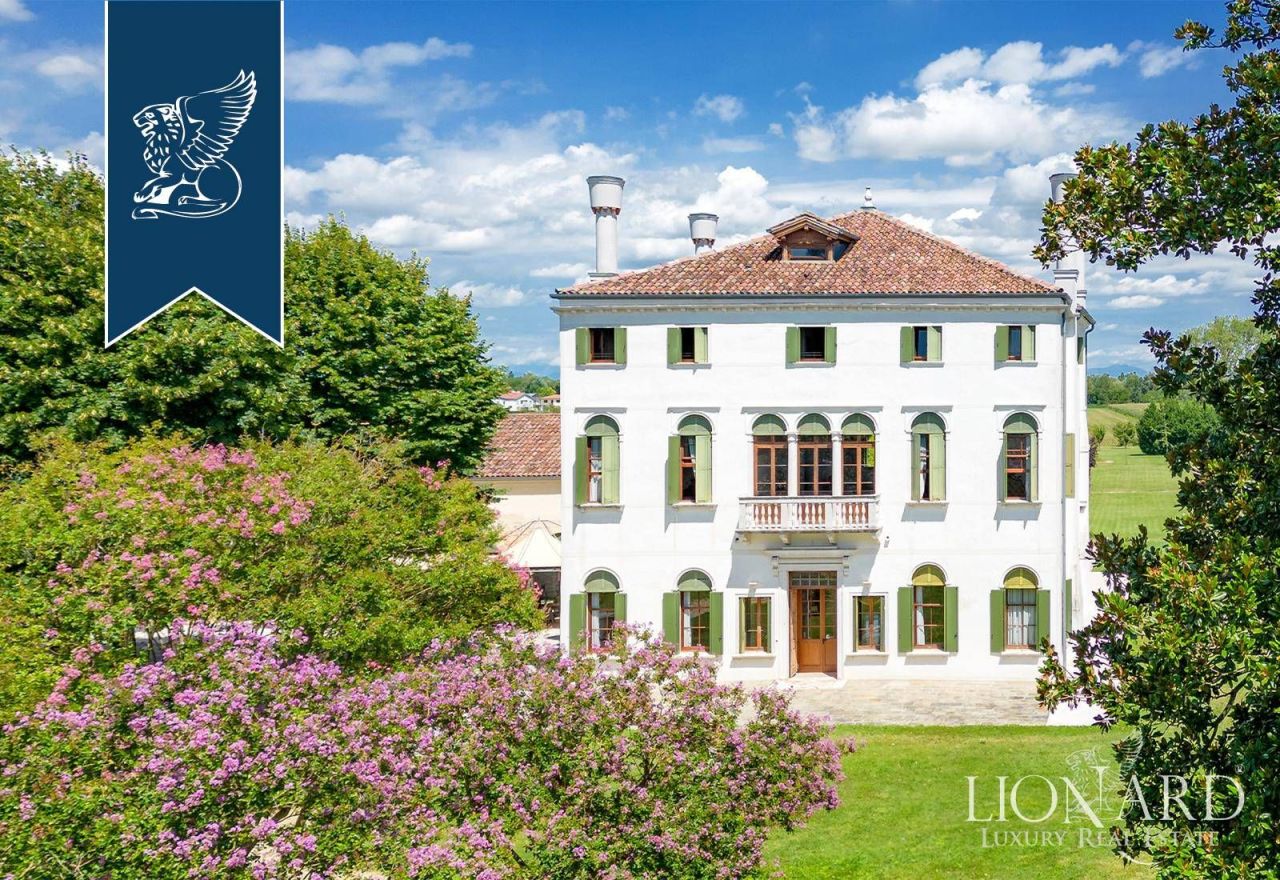 Villa en Venecia, Italia, 1 600 m² - imagen 1