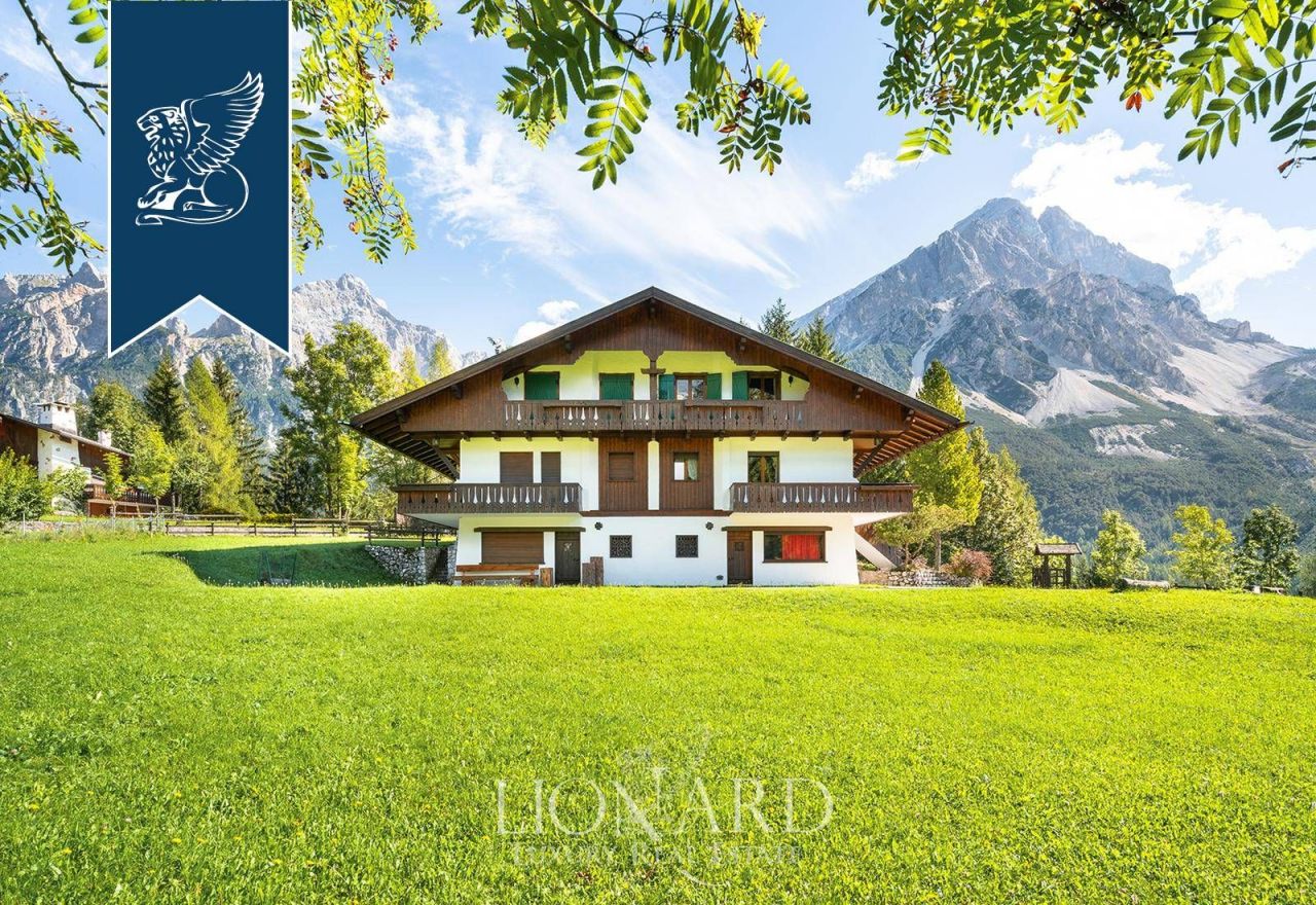 Villa in Belluno, Italy, 800 m² - picture 1