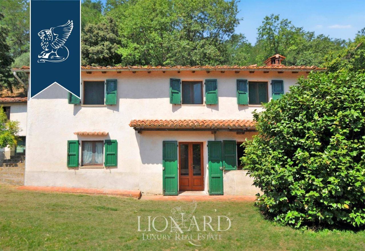 Farm in Pistoia, Italy, 800 m² - picture 1