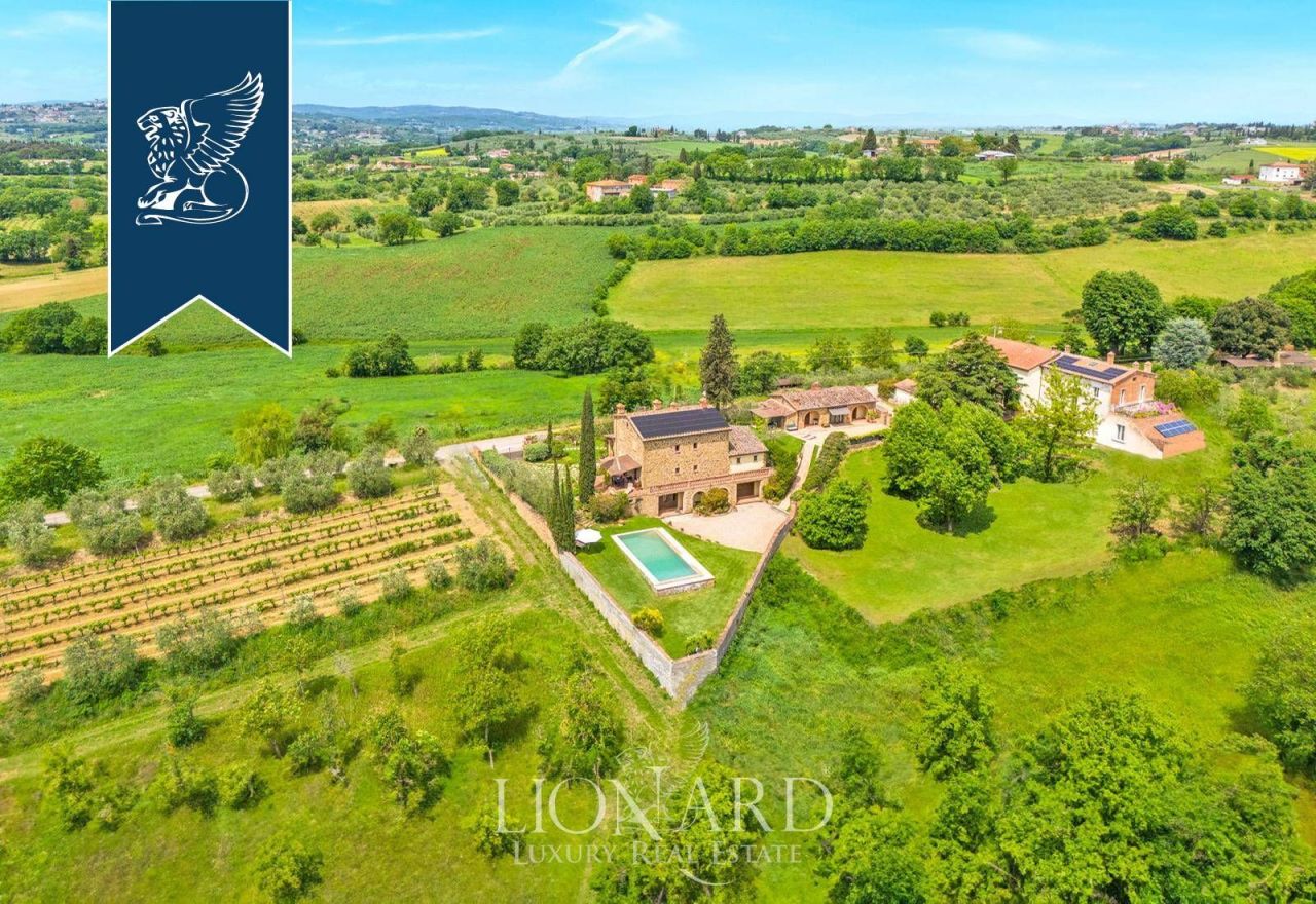 Granja en Foiano della Chiana, Italia, 400 m² - imagen 1