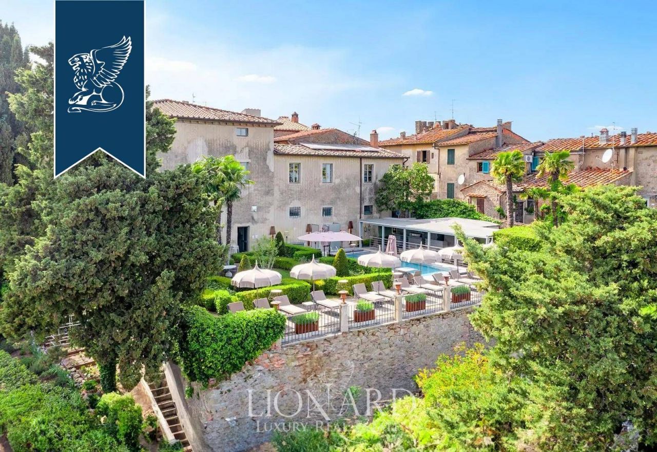 Hotel en Arezzo, Italia, 1 850 m² - imagen 1