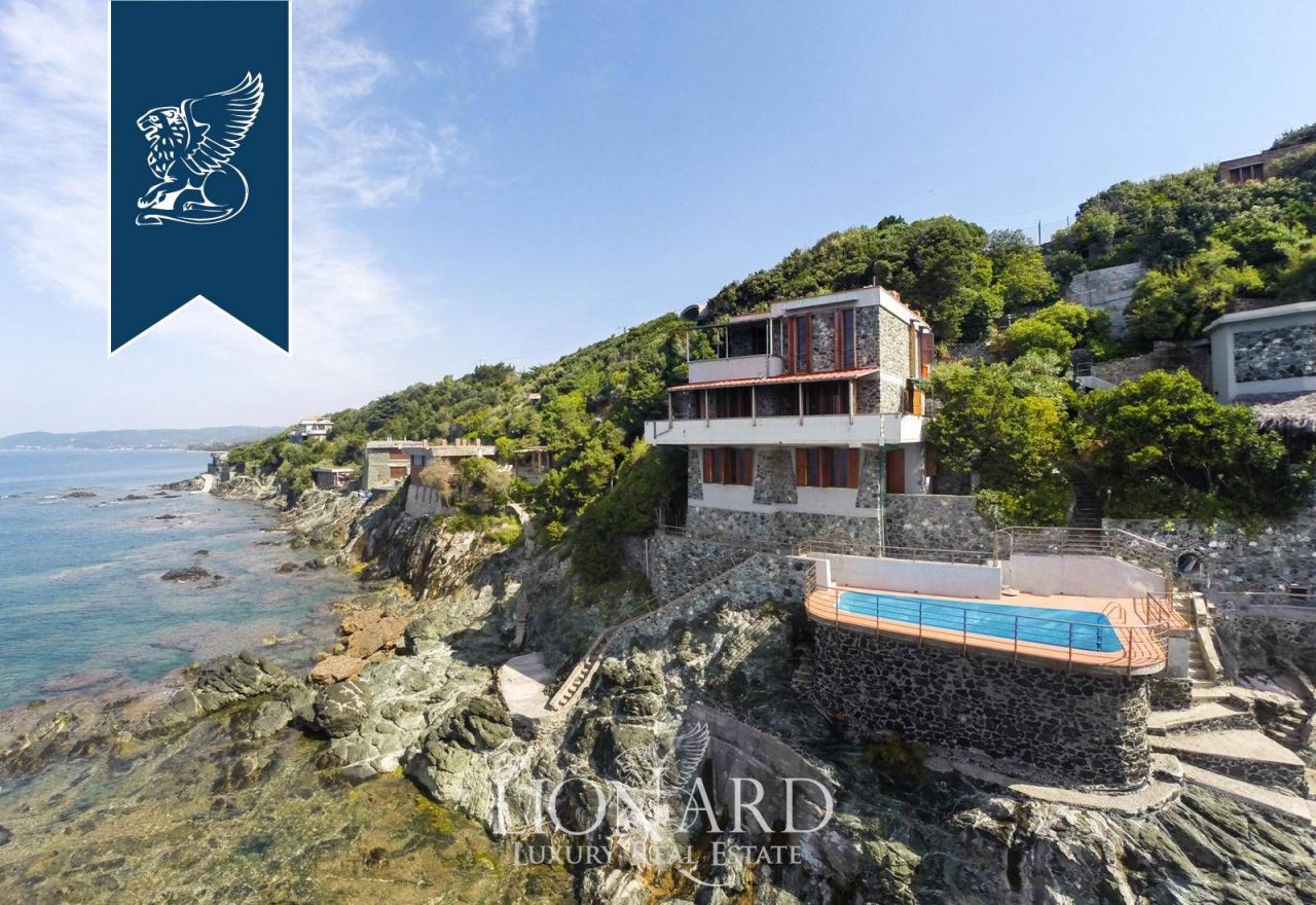 Villa in Rosignano Marittimo, Italy, 357 m² - picture 1
