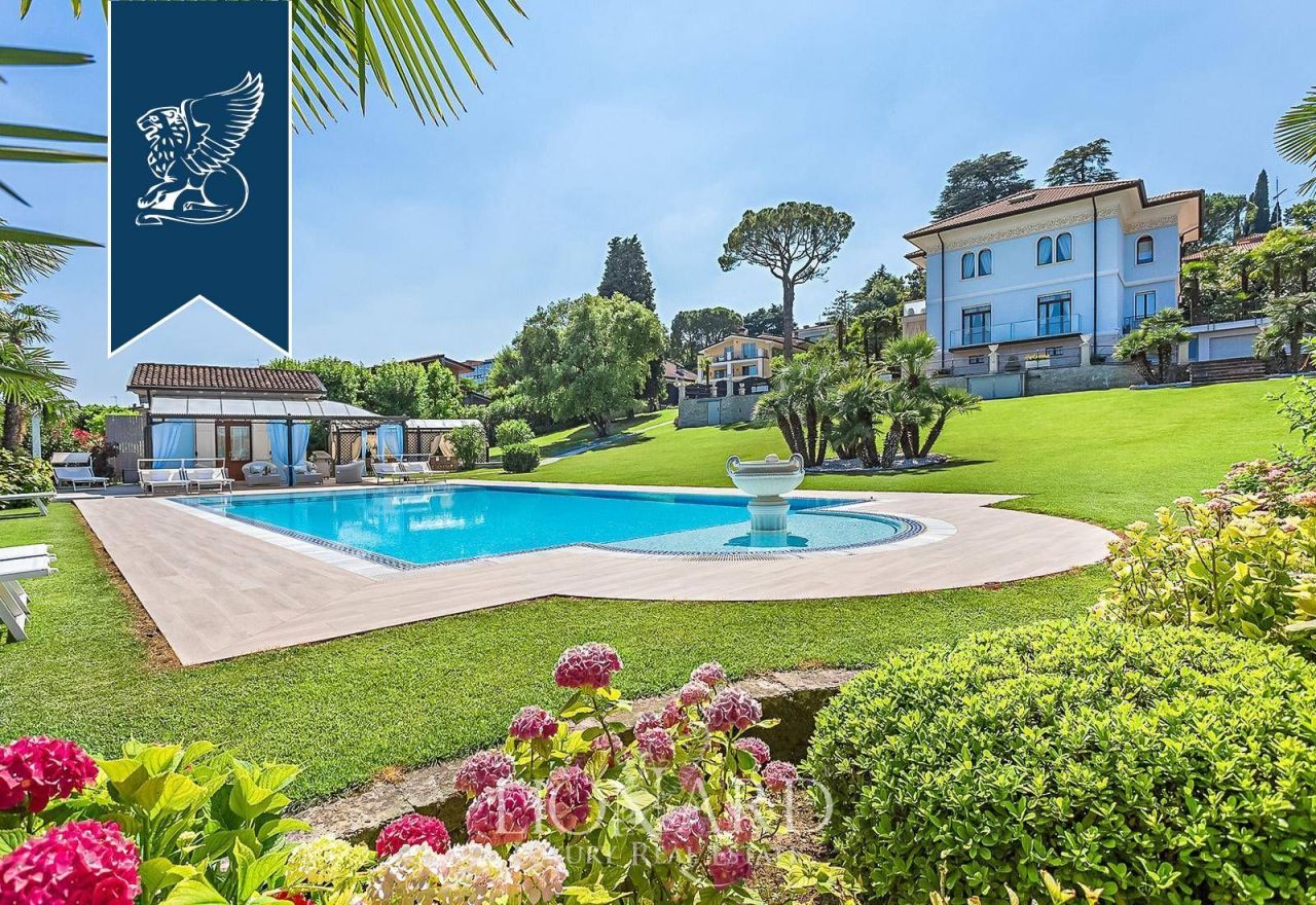 Villa à Desenzano del Garda, Italie, 500 m² - image 1