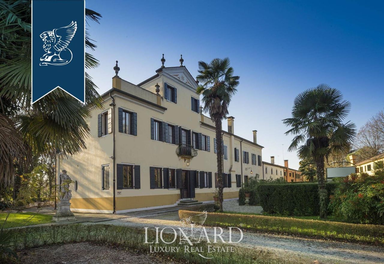 Villa en Venecia, Italia, 1 500 m² - imagen 1
