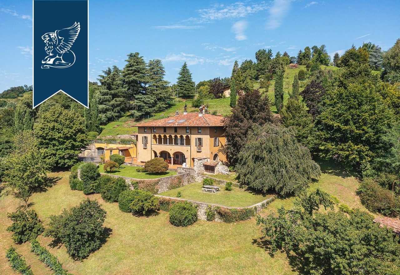 Villa en Bérgamo, Italia, 1 500 m² - imagen 1