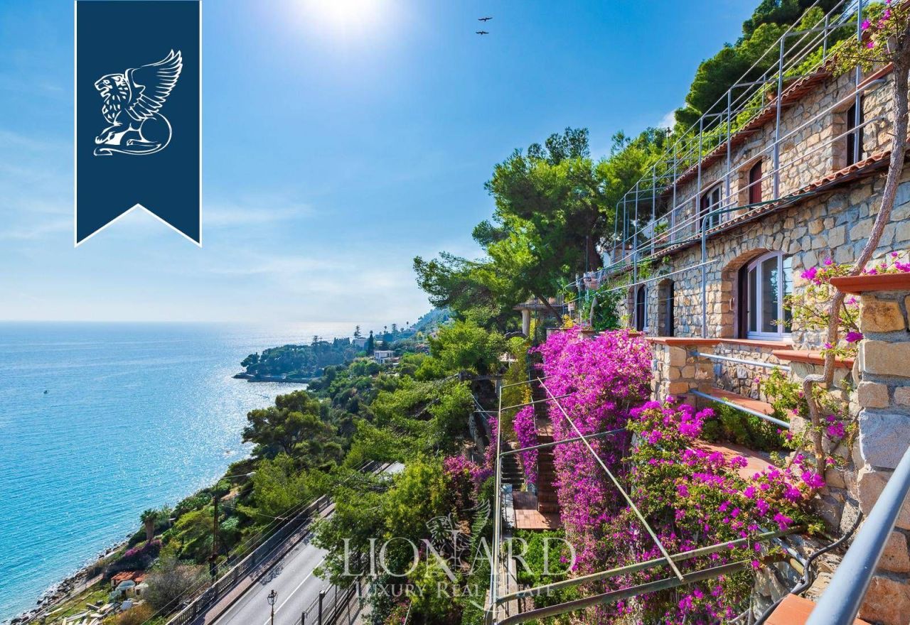 Villa in Bordighera, Italy, 750 m² - picture 1