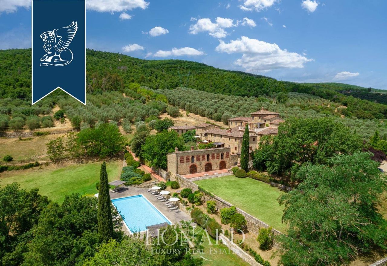 Ferme à Arezzo, Italie, 1 500 m² - image 1