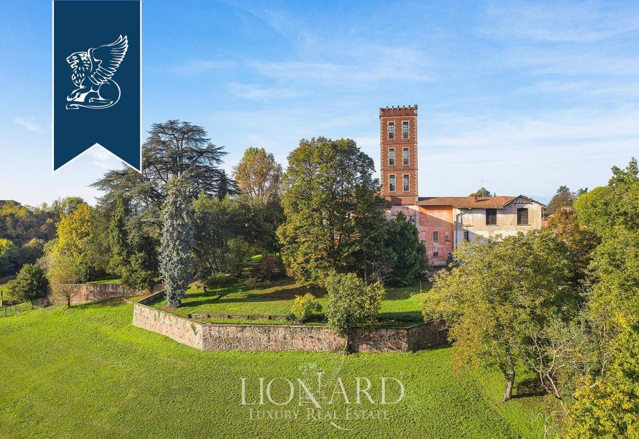 Château à Varèse, Italie, 4 200 m² - image 1