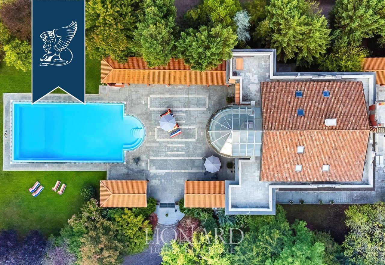 Villa in Asti, Italy, 2 000 m² - picture 1