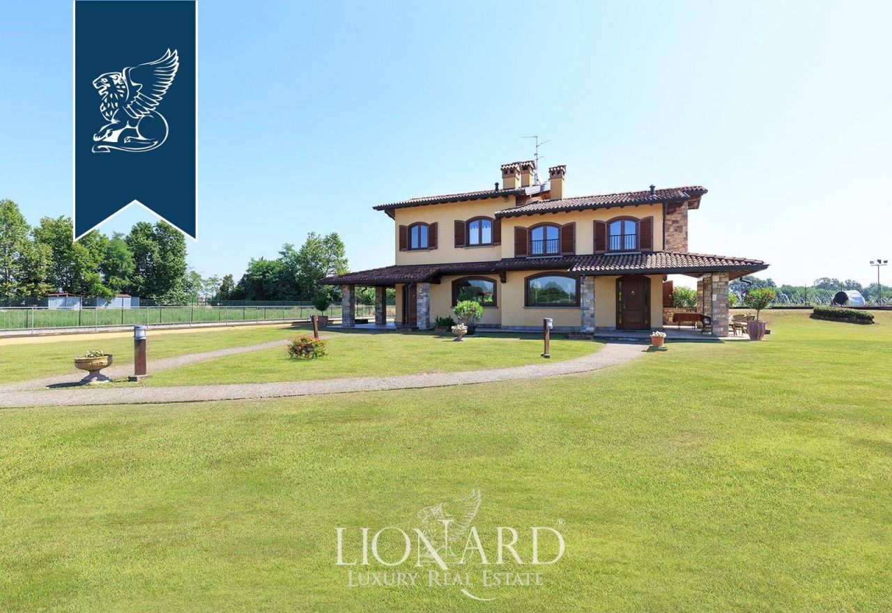 Villa in Bergamo, Italy, 500 m² - picture 1