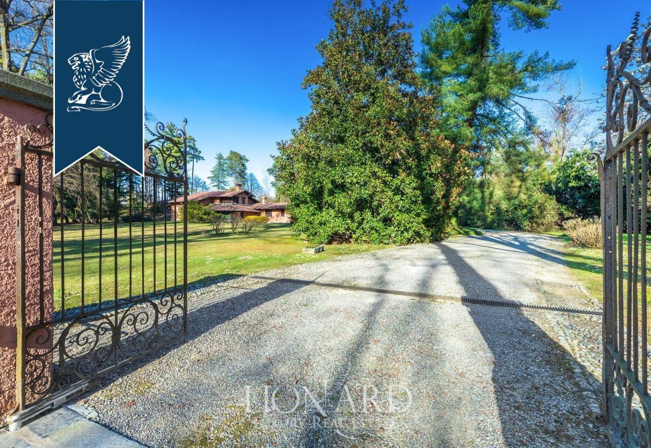 Villa in Novara, Italy, 850 m² - picture 2