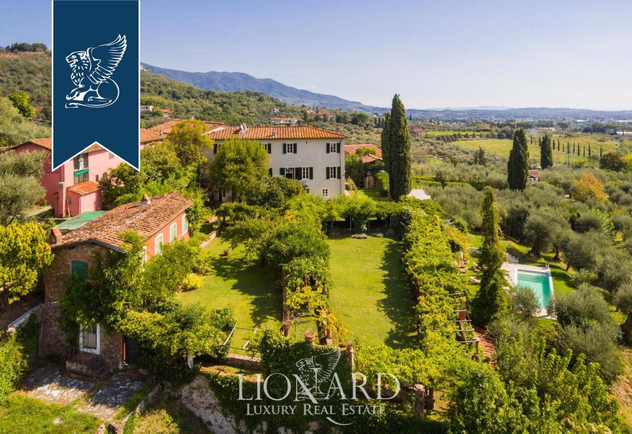 Villa in Lucca, Italy, 750 m² - picture 2