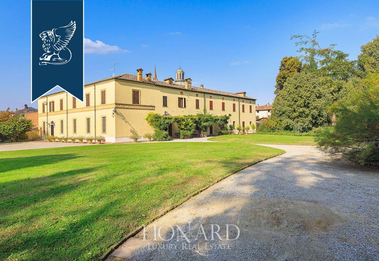 Villa in Cremona, Italy, 1 850 m² - picture 2