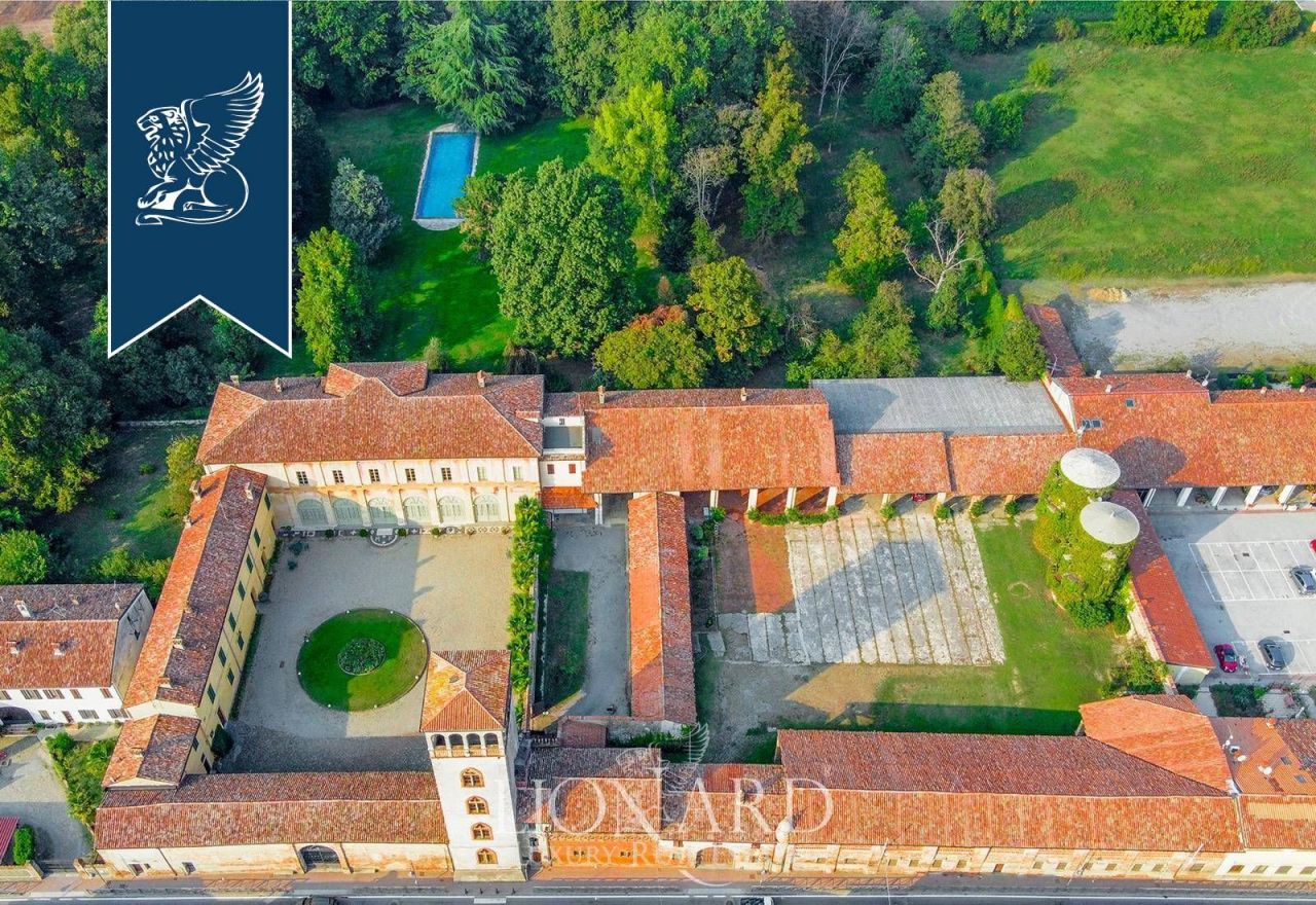 Villa en Cremona, Italia, 2 200 m² - imagen 2
