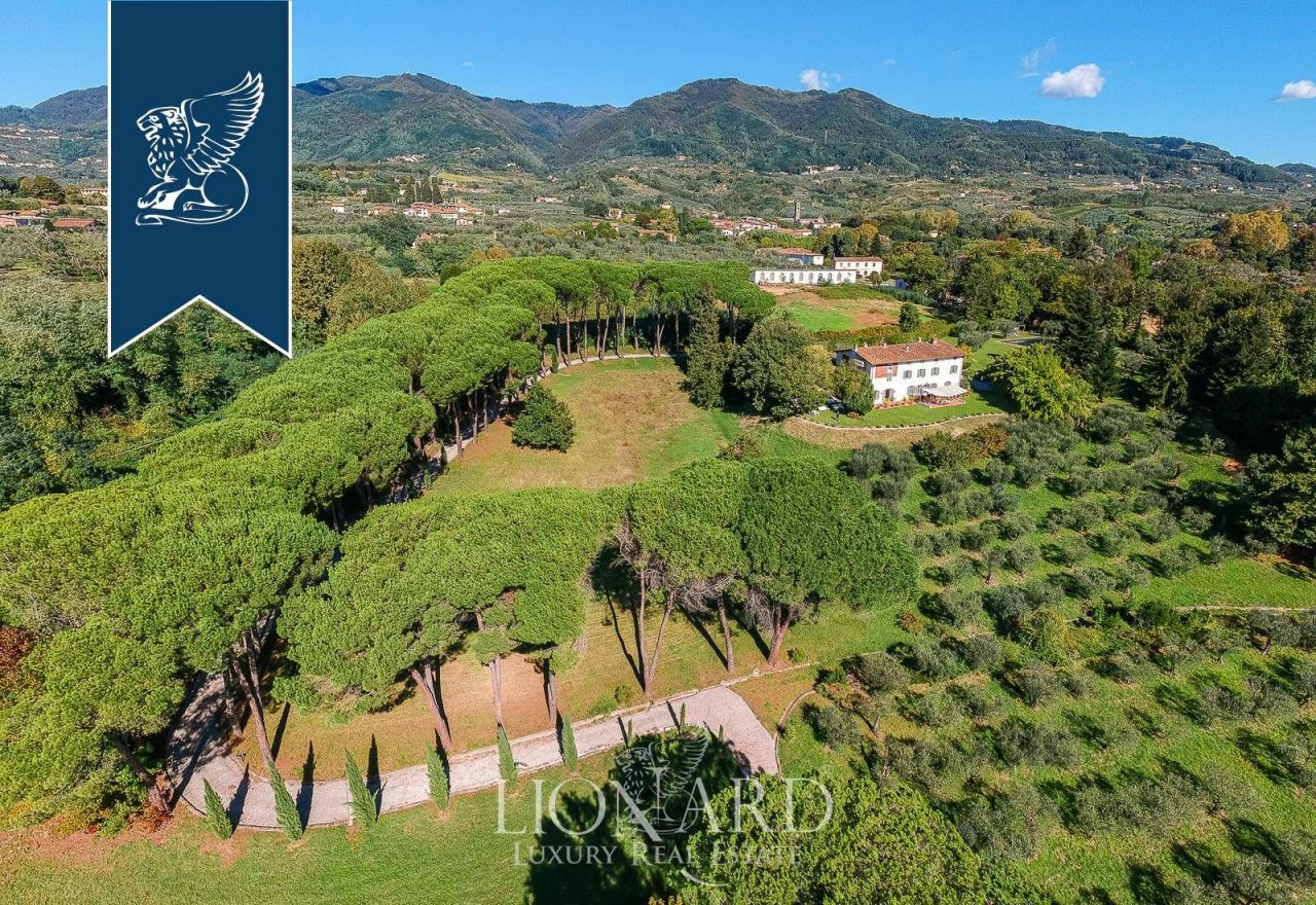 Villa a Capannori, Italia, 900 m² - foto 2