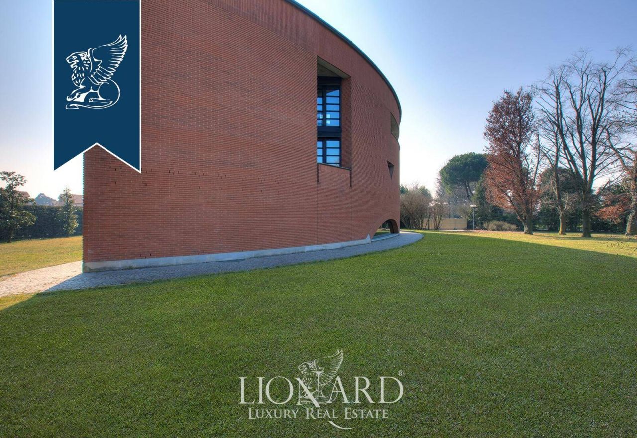 Villa en Monza, Italia, 1 000 m² - imagen 2