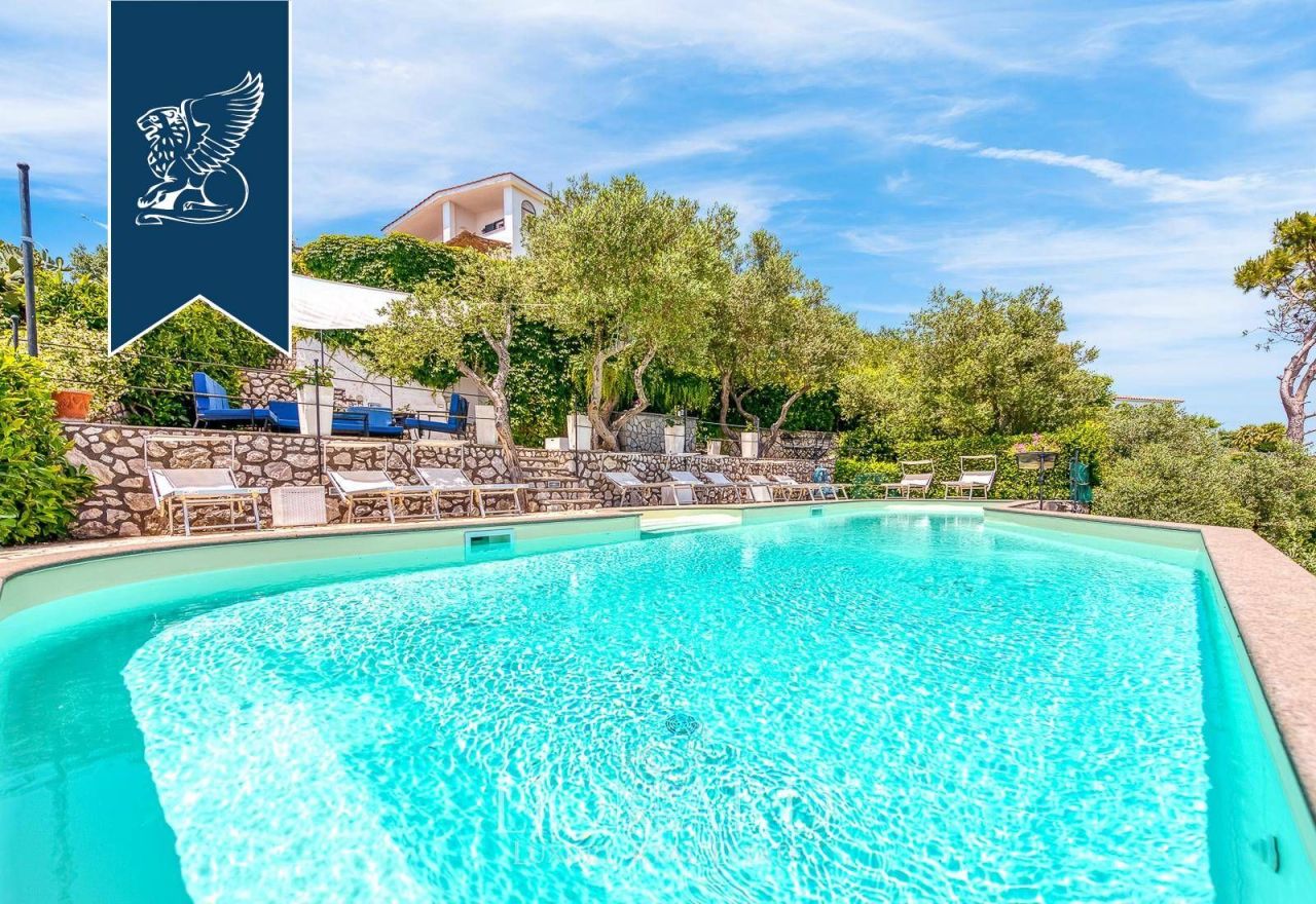 Villa in Naples, Italy, 360 m² - picture 2