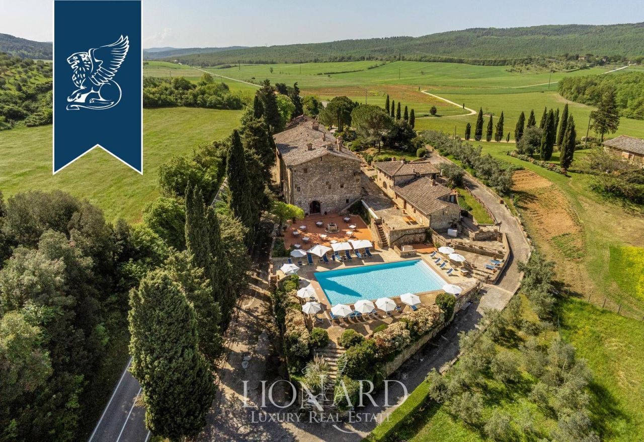 Casa en Siena, Italia, 1 900 m² - imagen 2