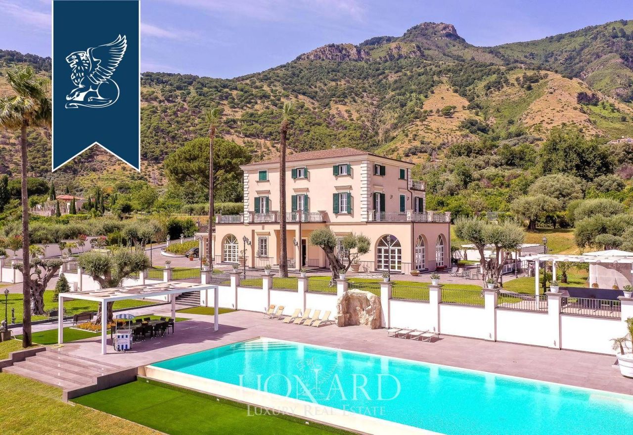 Villa à Salerne, Italie, 1 200 m² - image 2