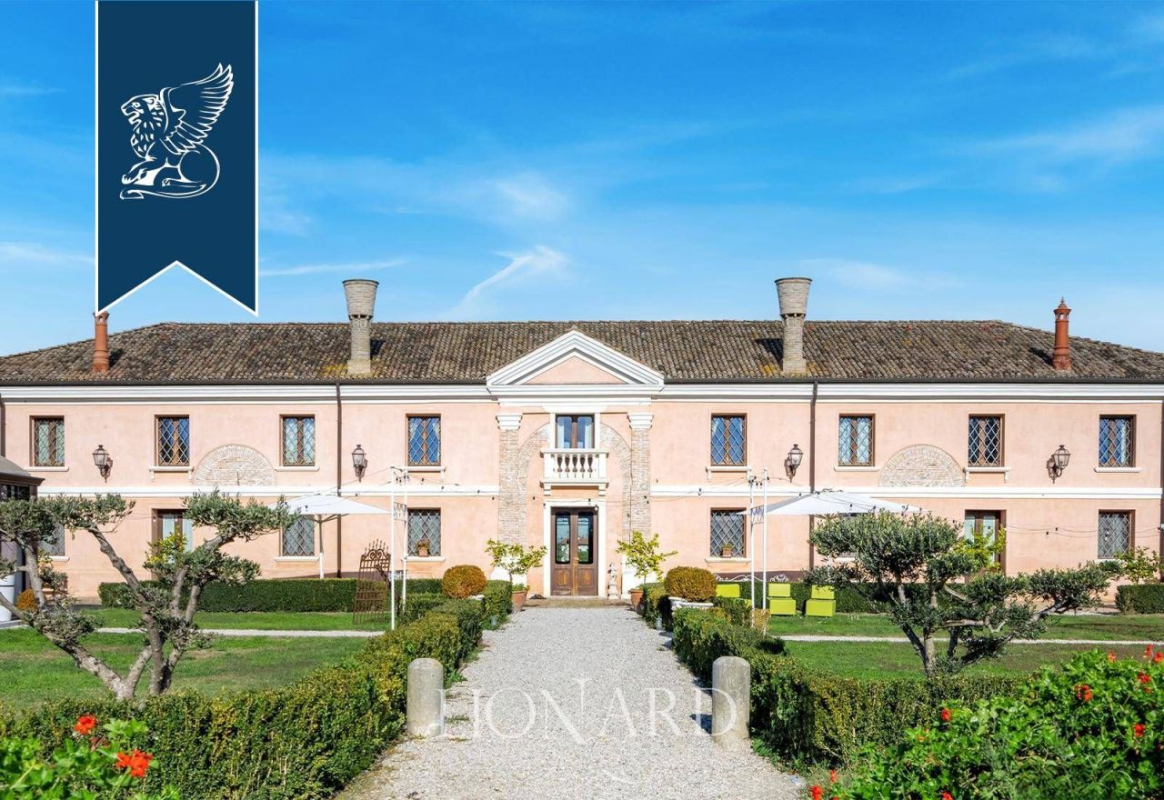 Granja en Rovigo, Italia, 800 m² - imagen 2