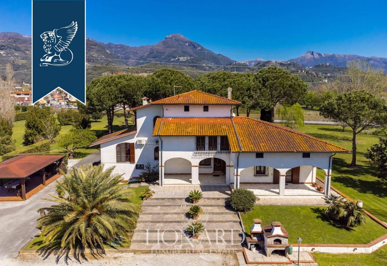 Villa in Pietrasanta, Italy, 420 m² - picture 2