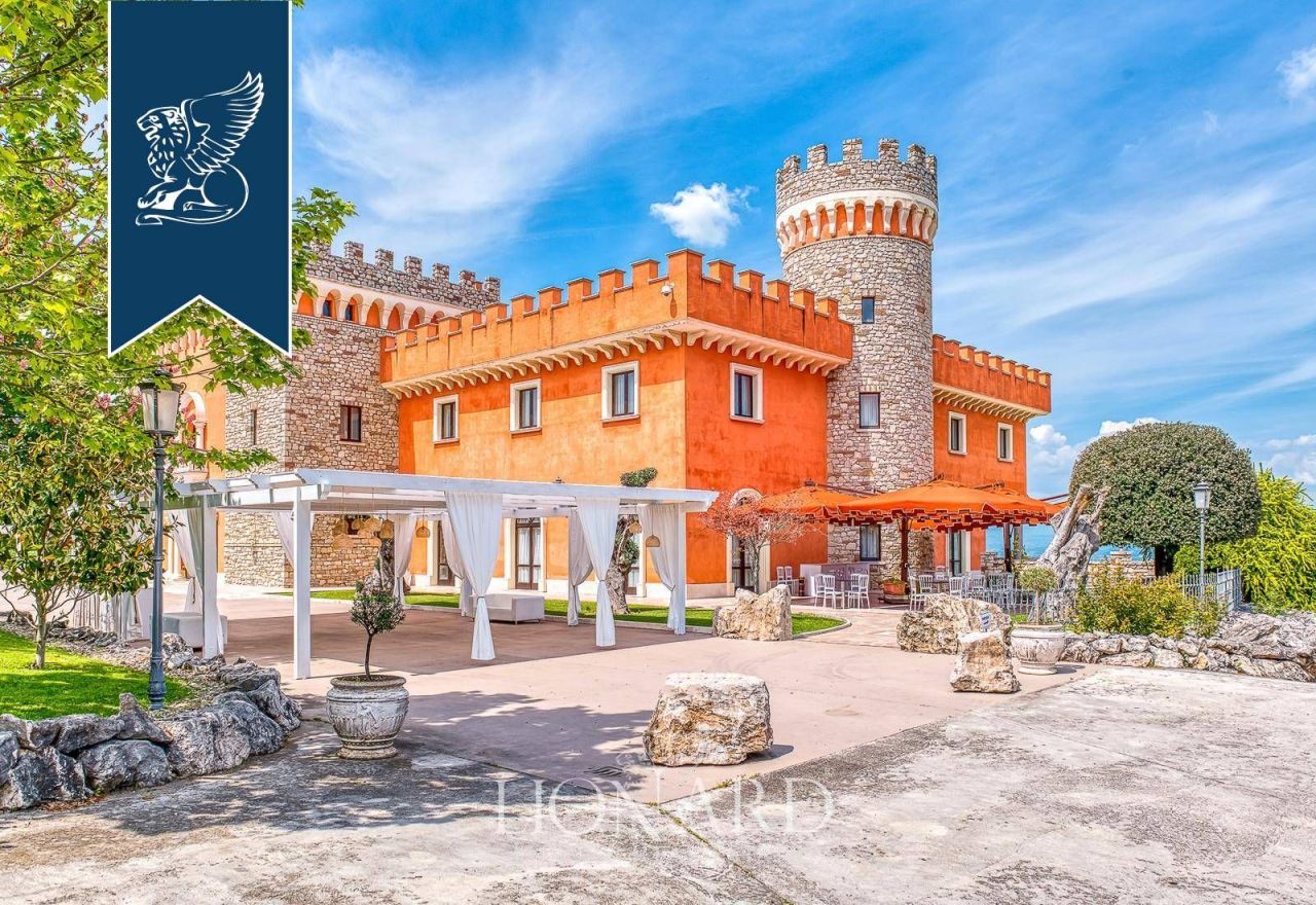 Castle in Avellino, Italy, 6 000 m² - picture 2