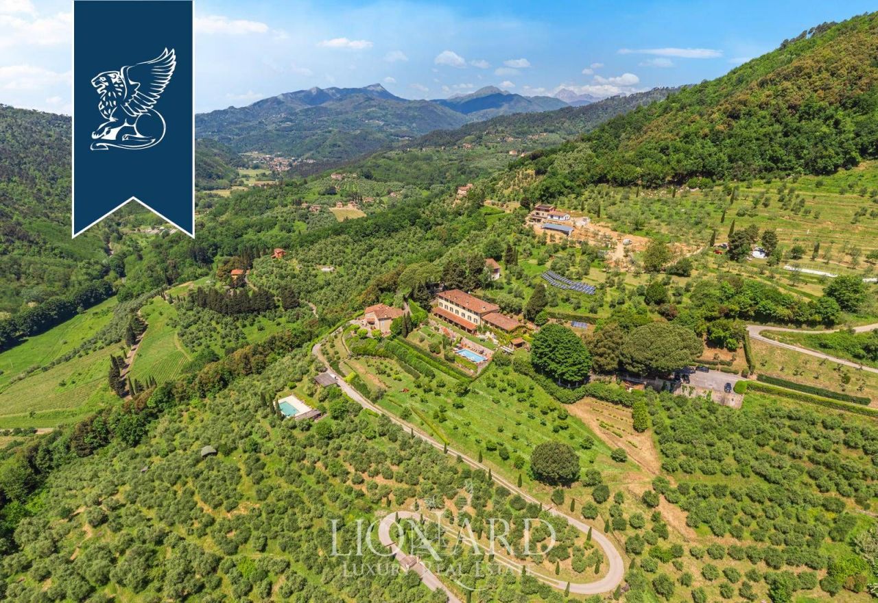 Villa en Lucca, Italia, 1 100 m² - imagen 2