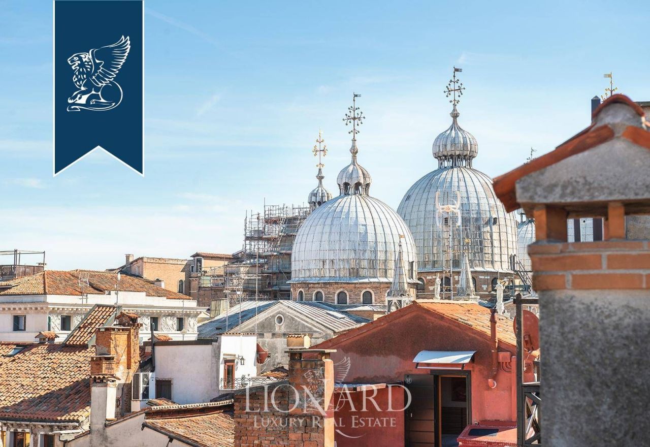 Apartment in Venice, Italy, 140 m² - picture 2