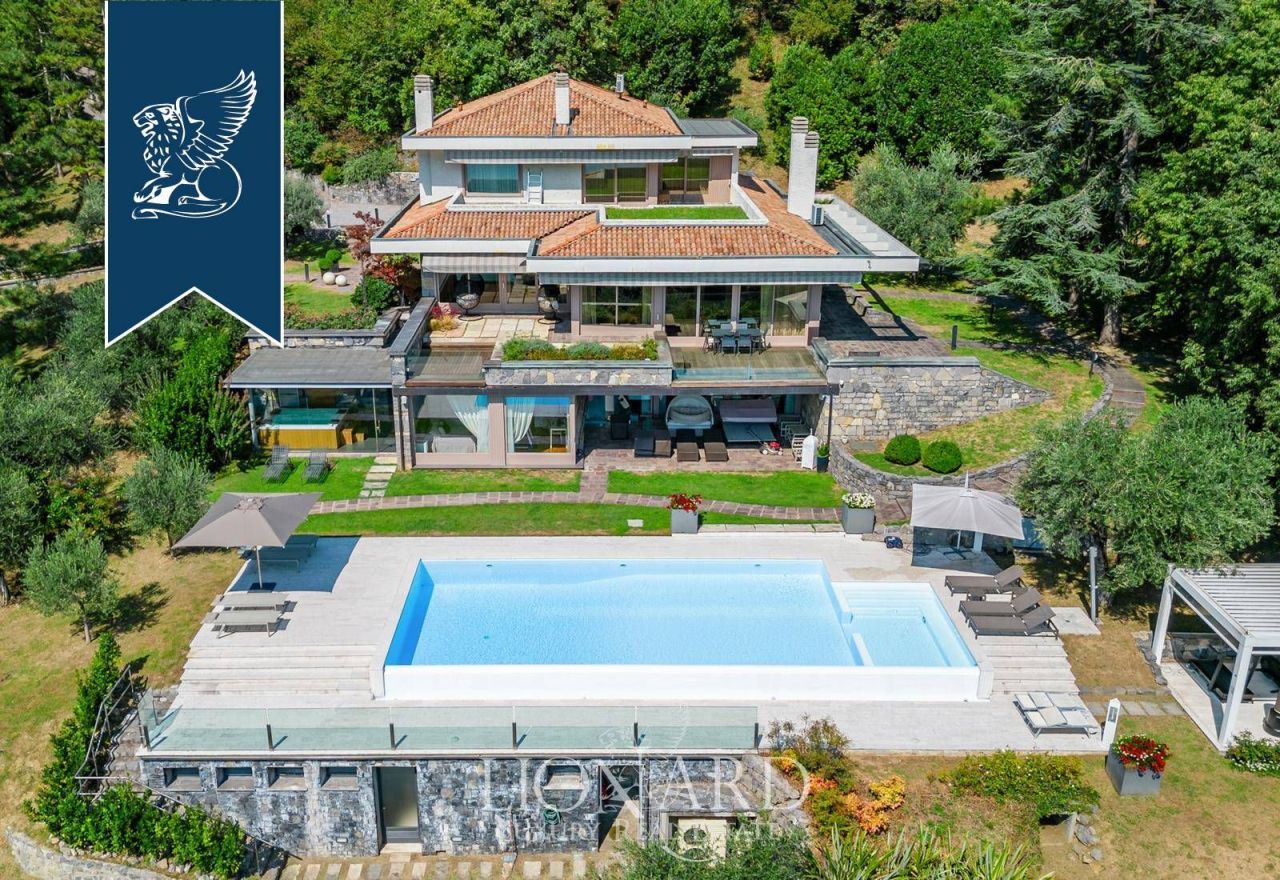 Villa à Bergame, Italie, 1 000 m² - image 1