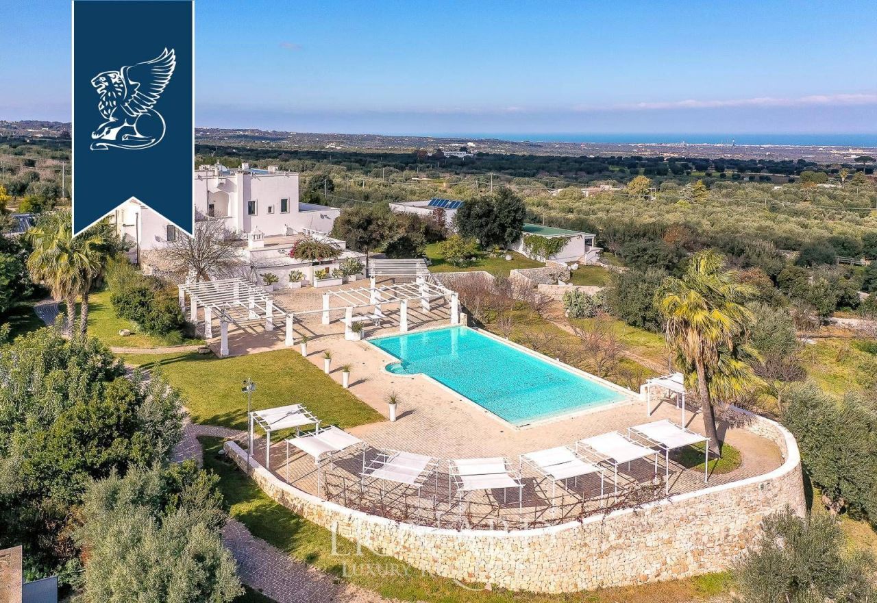 Villa à Monopoli, Italie, 4 900 m² - image 1