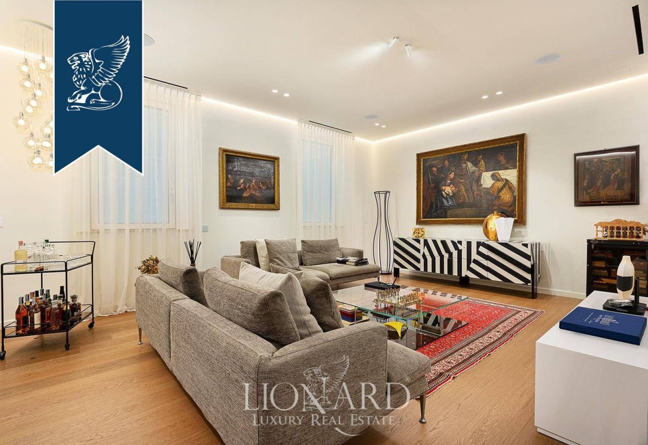 Villa in Milan, Italy, 900 m² - picture 1