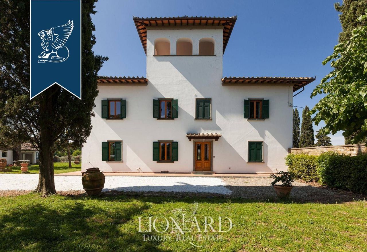 Villa à Florence, Italie, 1 350 m² - image 1