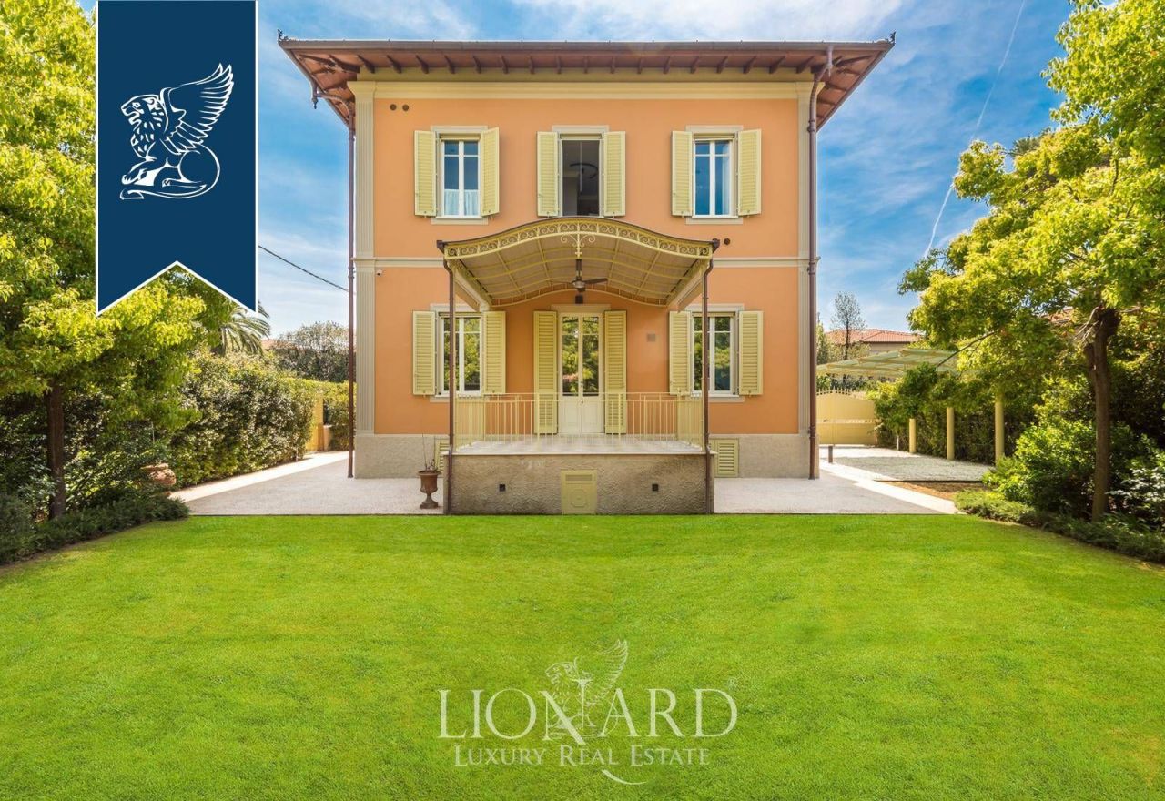 Villa in Forte dei Marmi, Italien, 370 m² - Foto 1