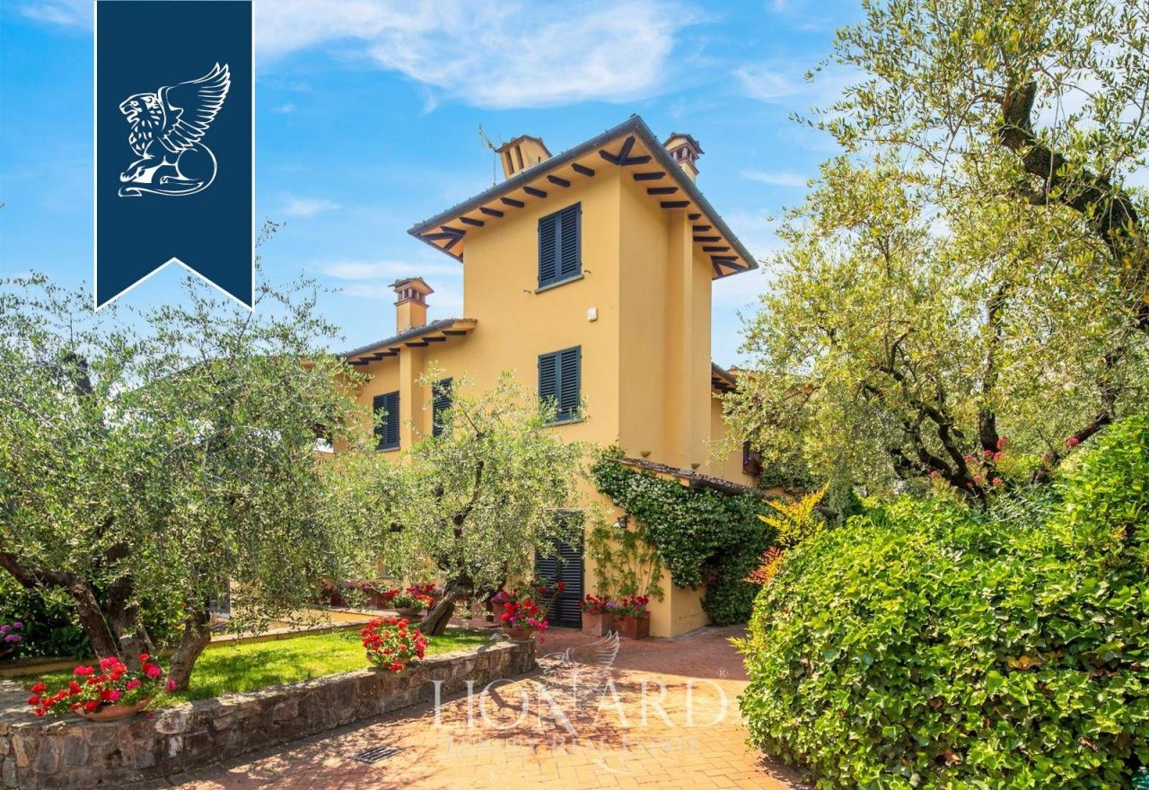 Villa à Prato, Italie, 1 000 m² - image 1