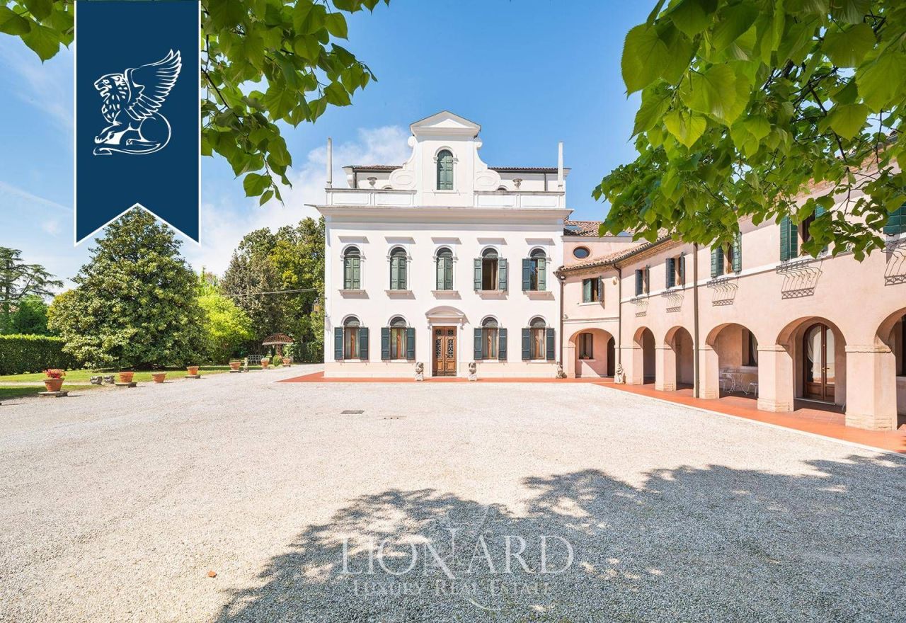 Villa en Treviso, Italia, 1 800 m² - imagen 1