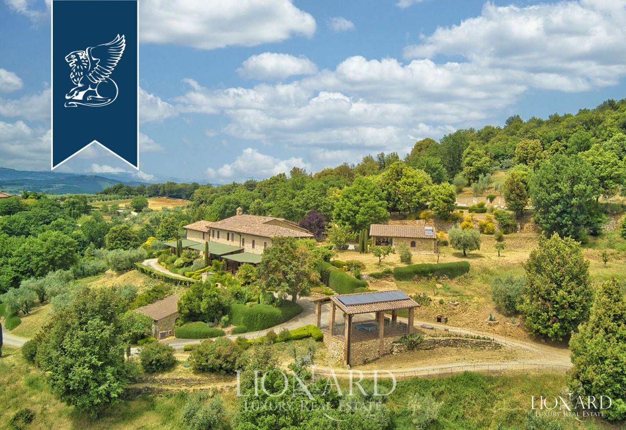 Granja en Siena, Italia, 850 m² - imagen 1