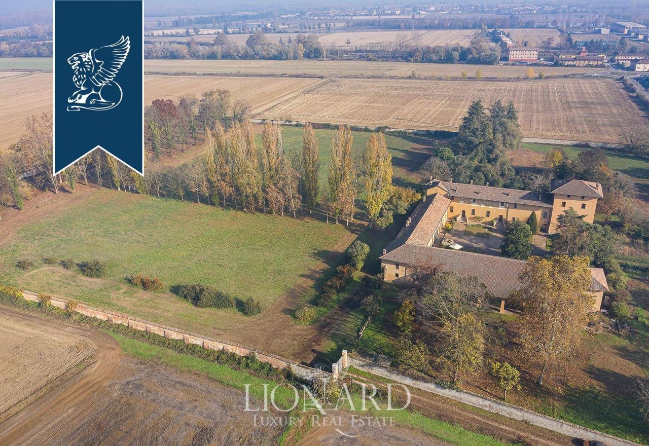 Castle in Pavia, Italy, 2 800 m² - picture 1