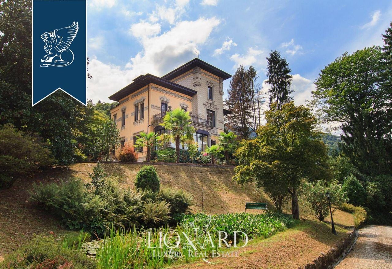 Villa à Stresa, Italie, 786 m² - image 1