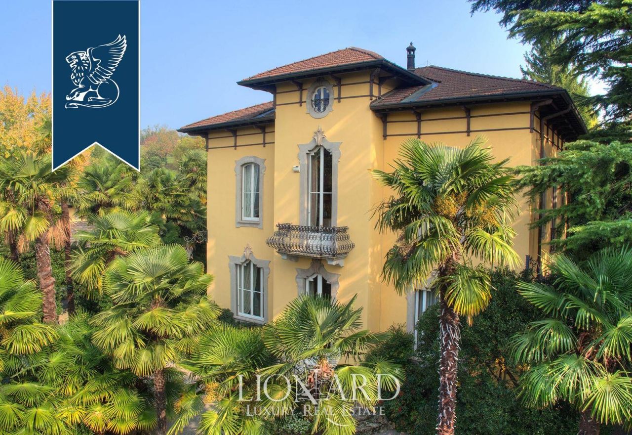 Villa in Merate, Italy, 930 m² - picture 1