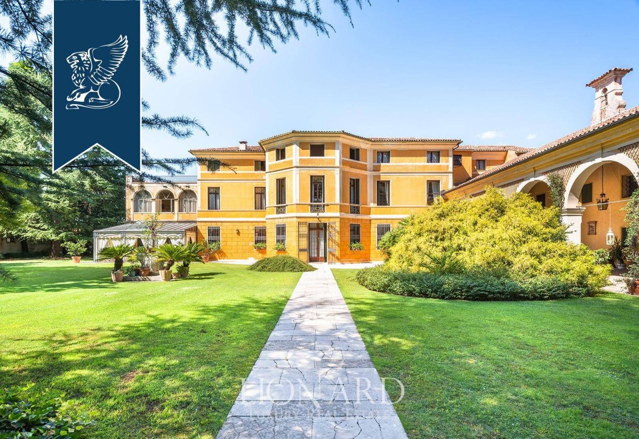 Villa à Vicence, Italie, 1 655 m² - image 1