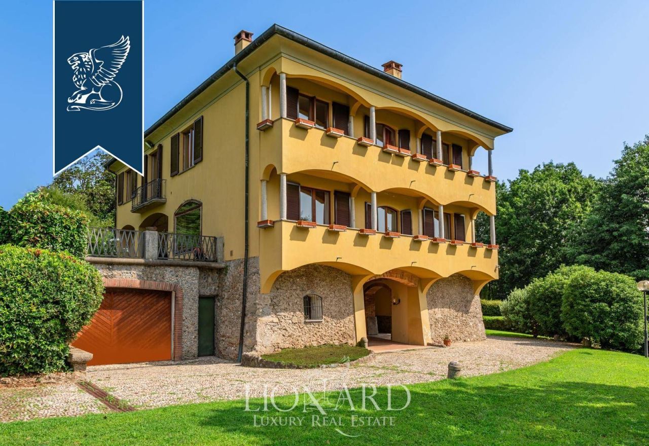 Villa in Carate Brianza, Italien, 850 m² - Foto 1