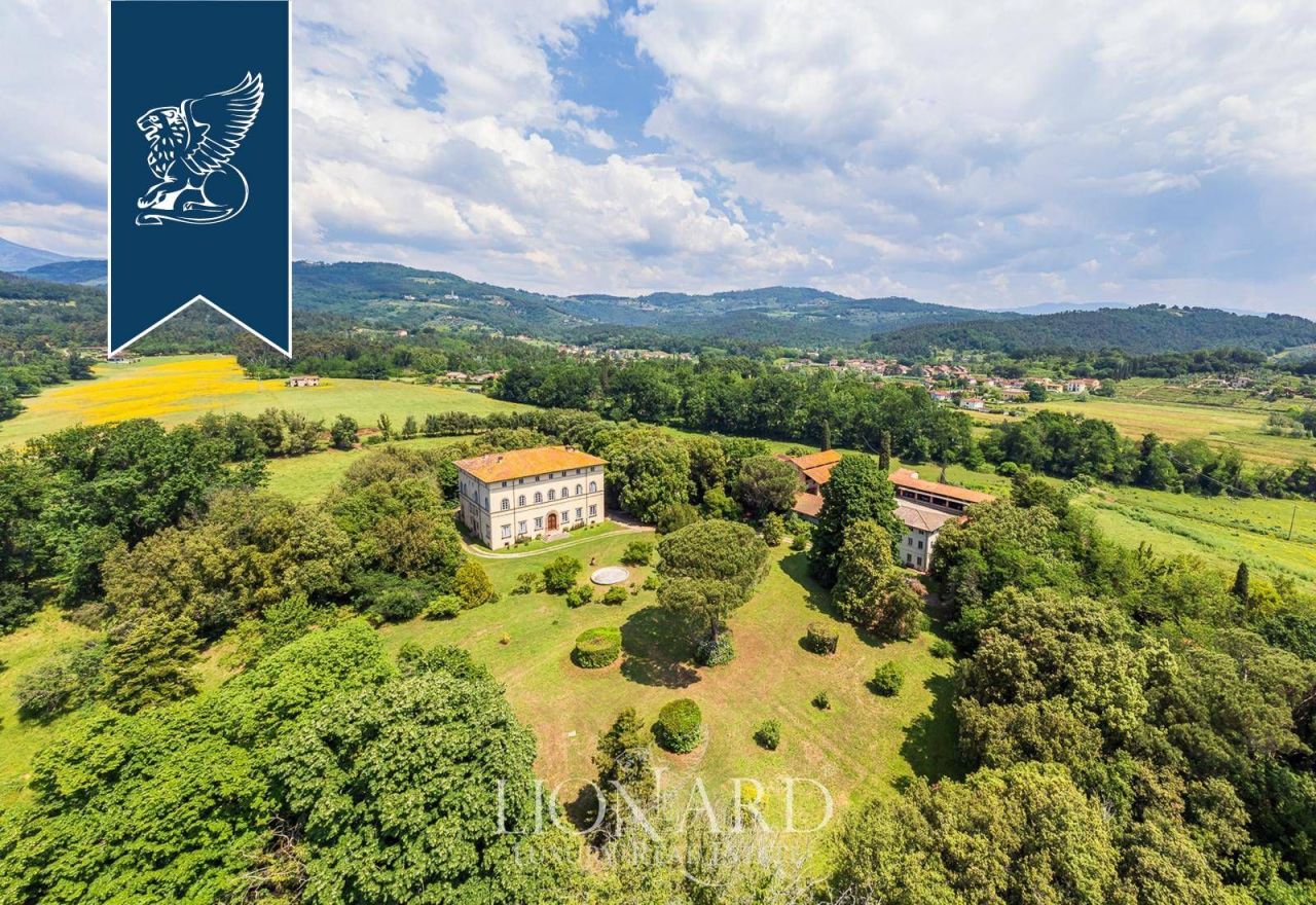 Granja en Lucca, Italia, 4 000 m² - imagen 1