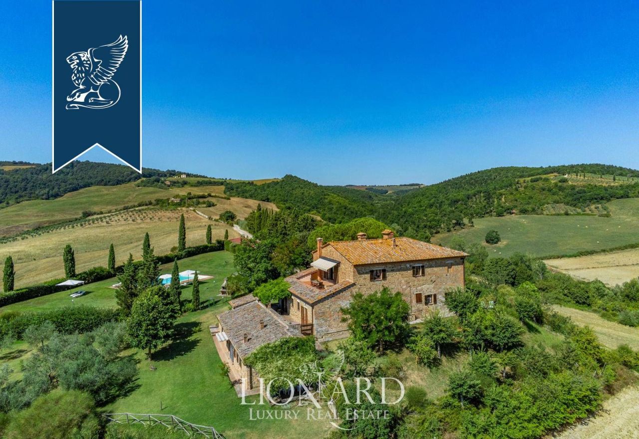 Granja en Montepulciano, Italia, 880 m² - imagen 1