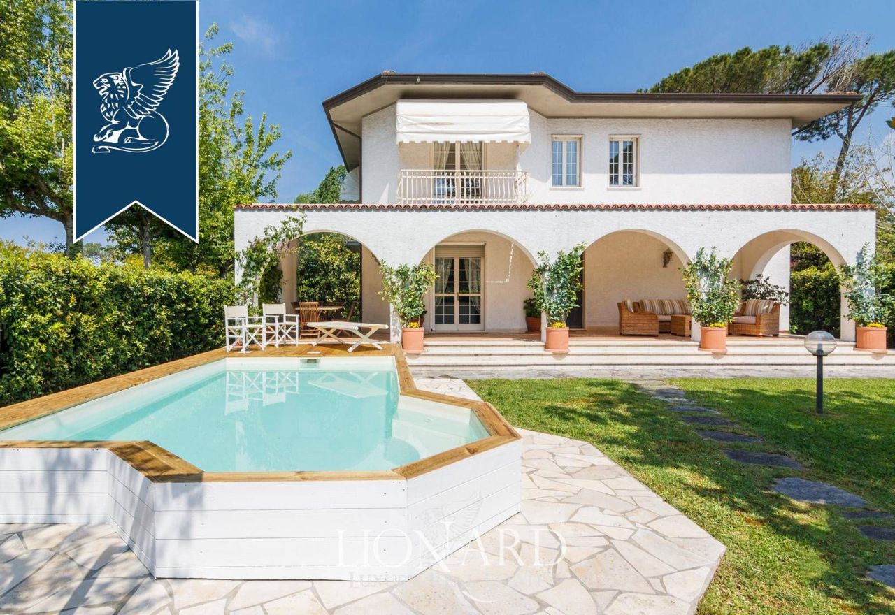 Villa in Forte dei Marmi, Italien, 216 m² - Foto 1