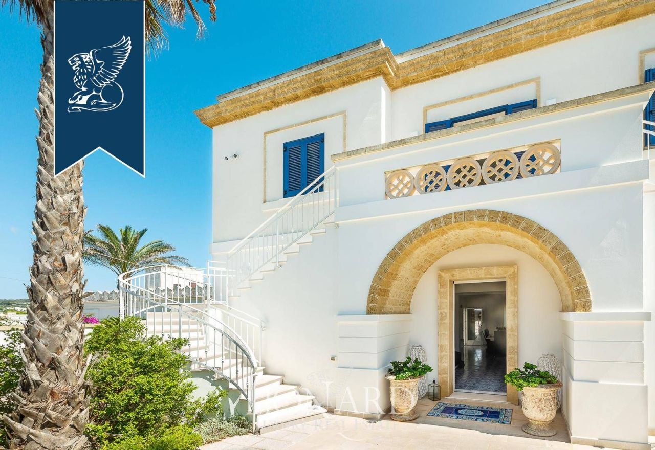 Villa à Lecce, Italie, 350 m² - image 1