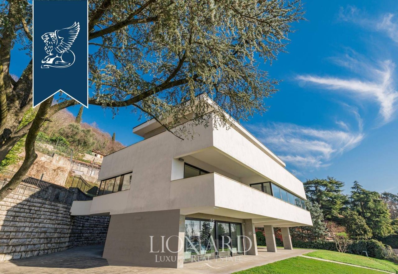 Villa en Brescia, Italia, 640 m² - imagen 1