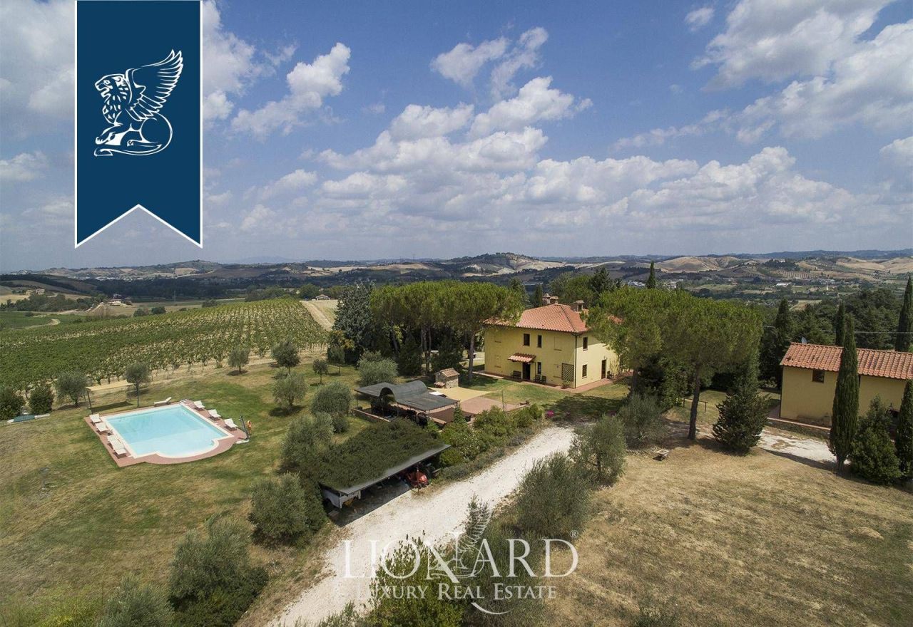 Granja en Florencia, Italia, 540 m² - imagen 1