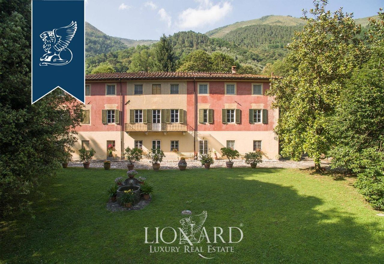 Villa in Lucca, Italien, 1 700 m² - Foto 1