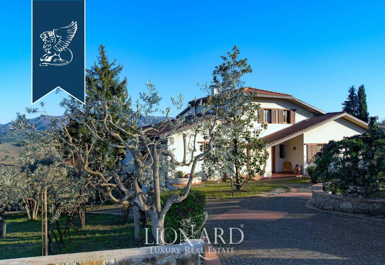 Villa in Greve in Chianti, Italy, 680 m² - picture 1